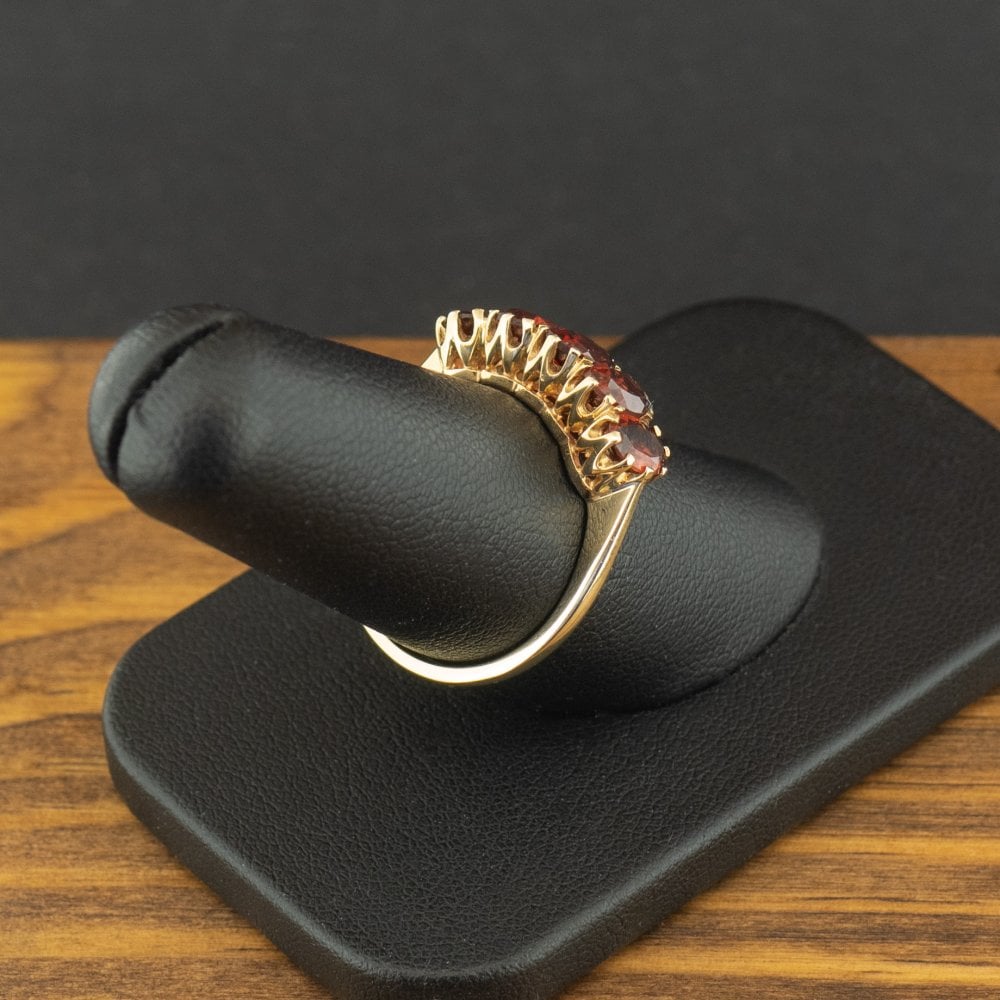 9ct Yellow Gold Garnet 5 Stone Ring Size P 3.3g