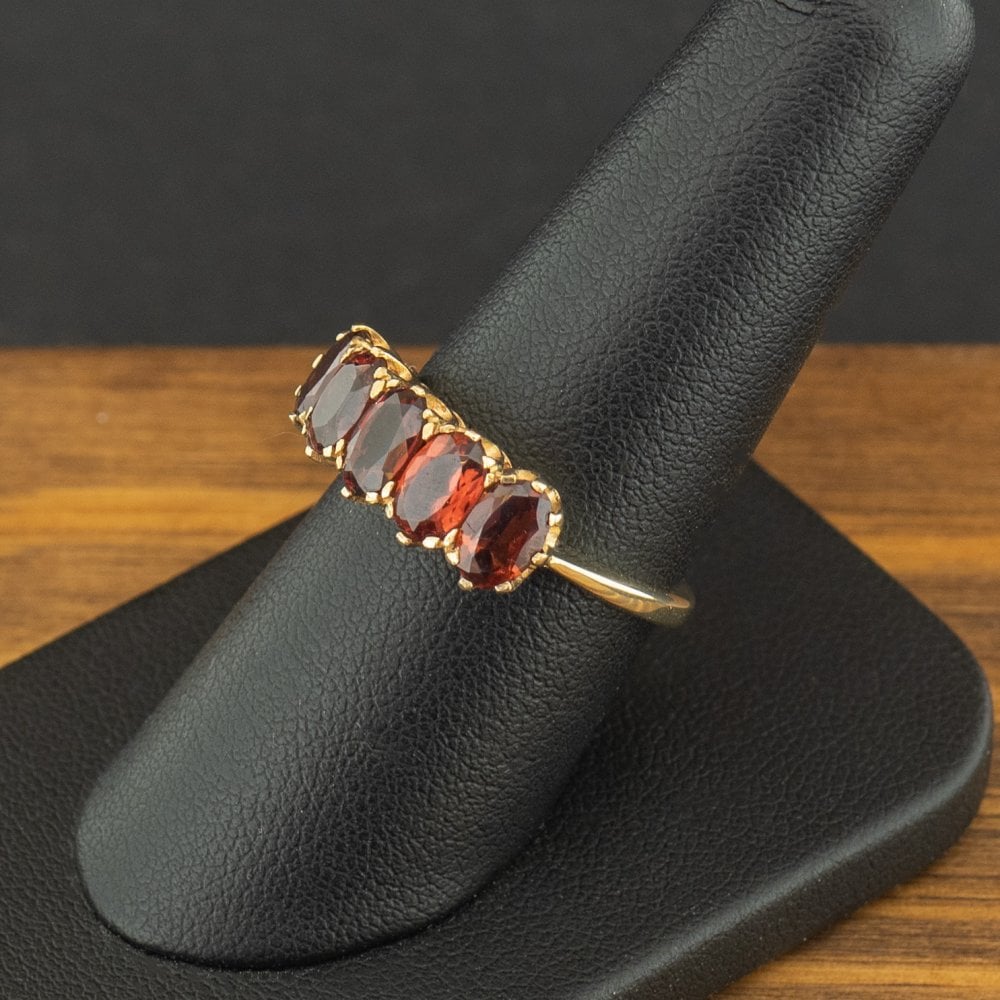 9ct Yellow Gold Garnet 5 Stone Ring Size P 3.3g