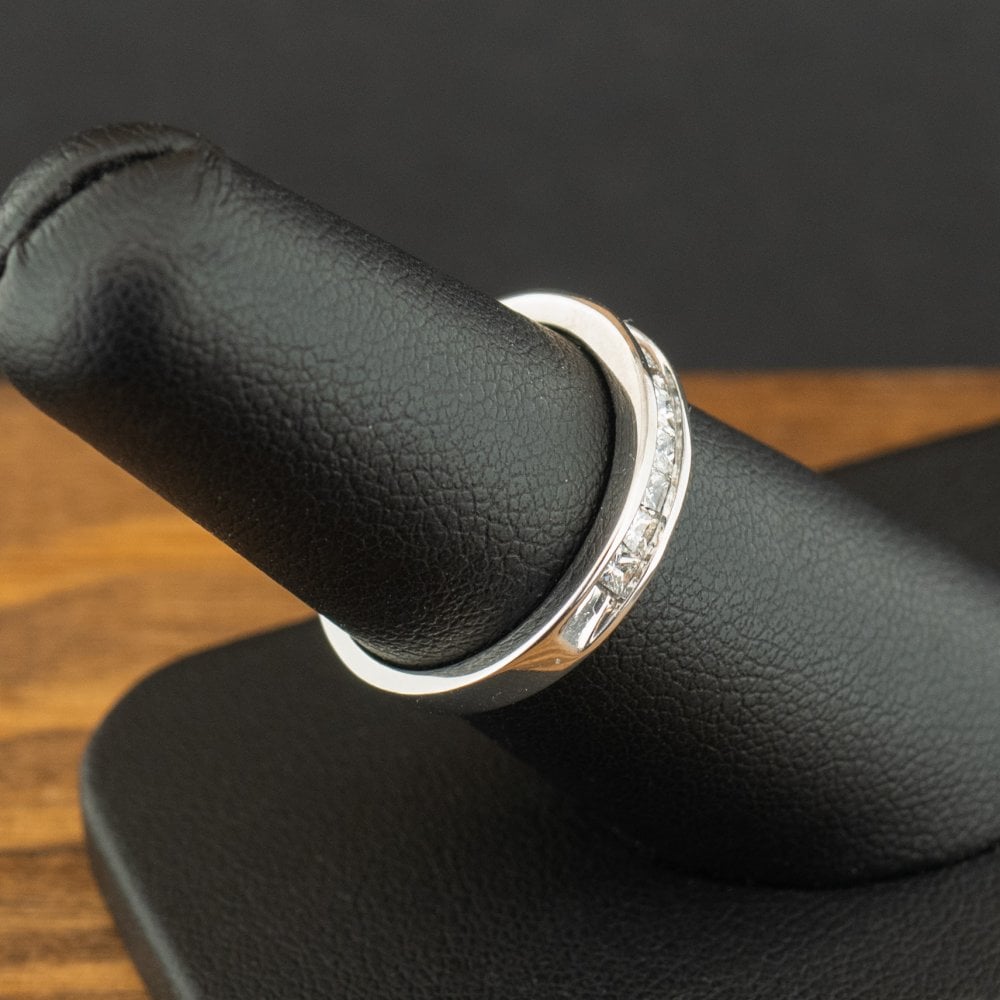 18ct White Gold 0.54ct Princess Cut Diamond Channel Set Band Ring Size M 3.1g