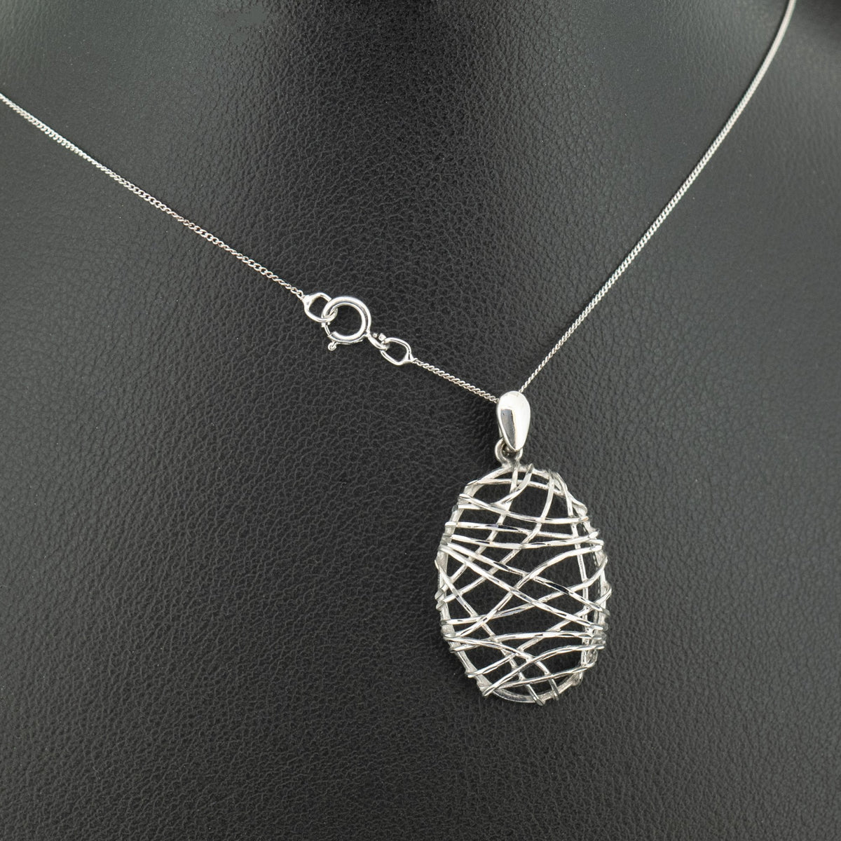 9ct White Gold Abstract Oval Pendant Necklace 1.8gms