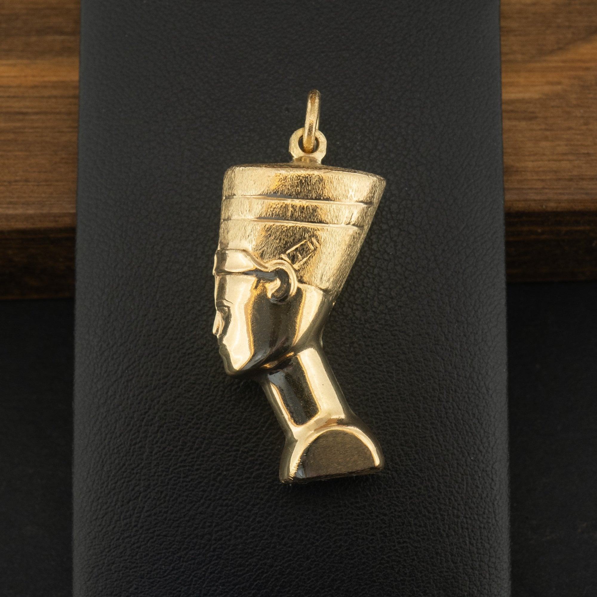 18ct Yellow Gold Nefertiti Pendant 5.8g