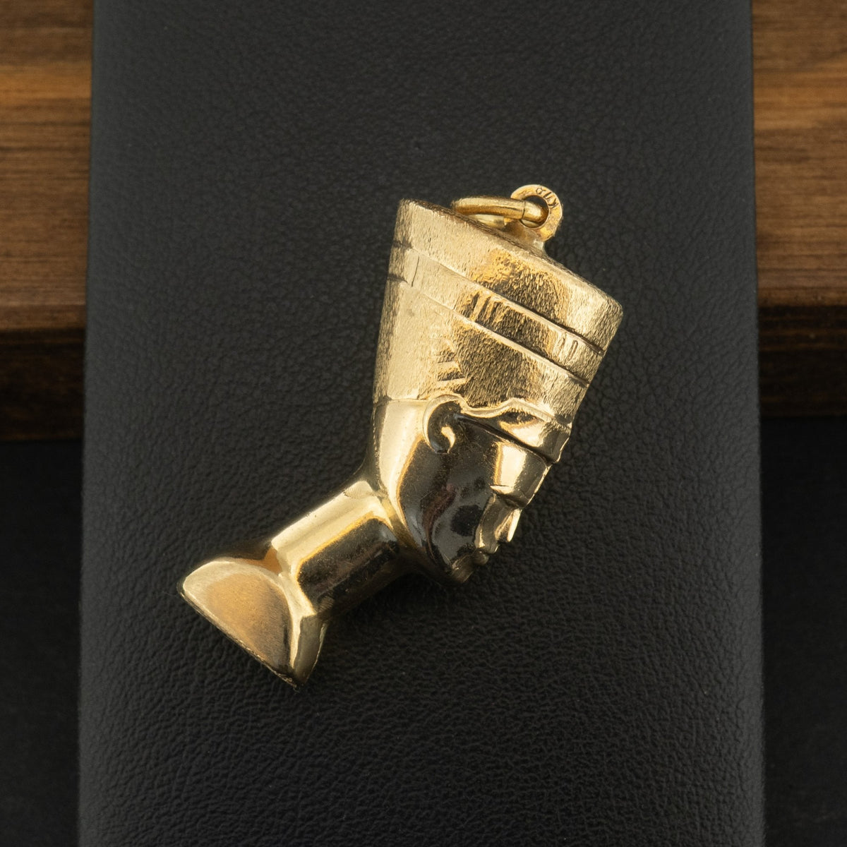 18ct Yellow Gold Nefertiti Pendant 5.8g
