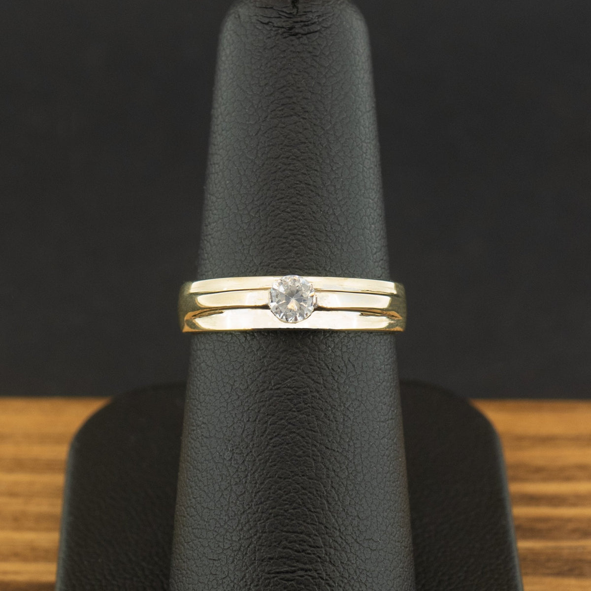 9ct Yellow Gold Cubic Zirconia Ring Size L 1/2 3.6g
