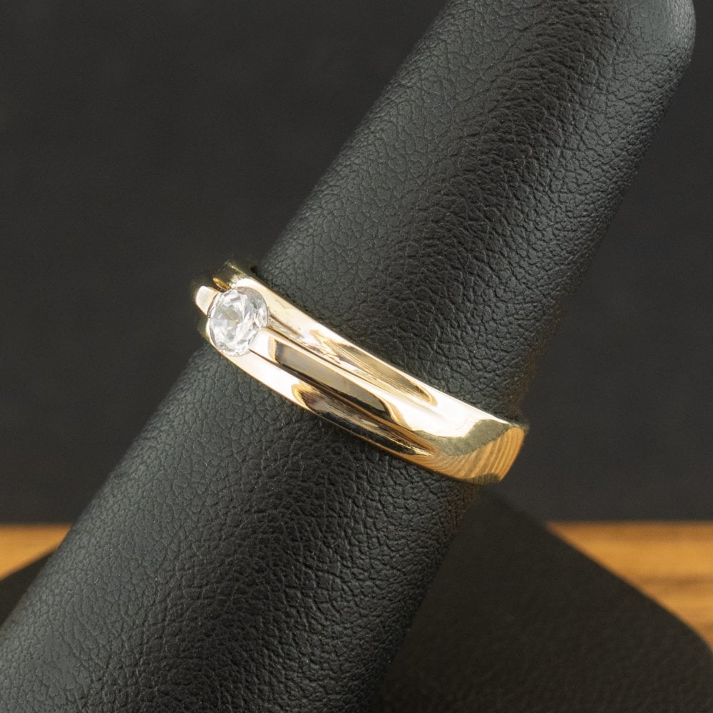 9ct Yellow Gold Cubic Zirconia Ring Size L 1/2 3.6g