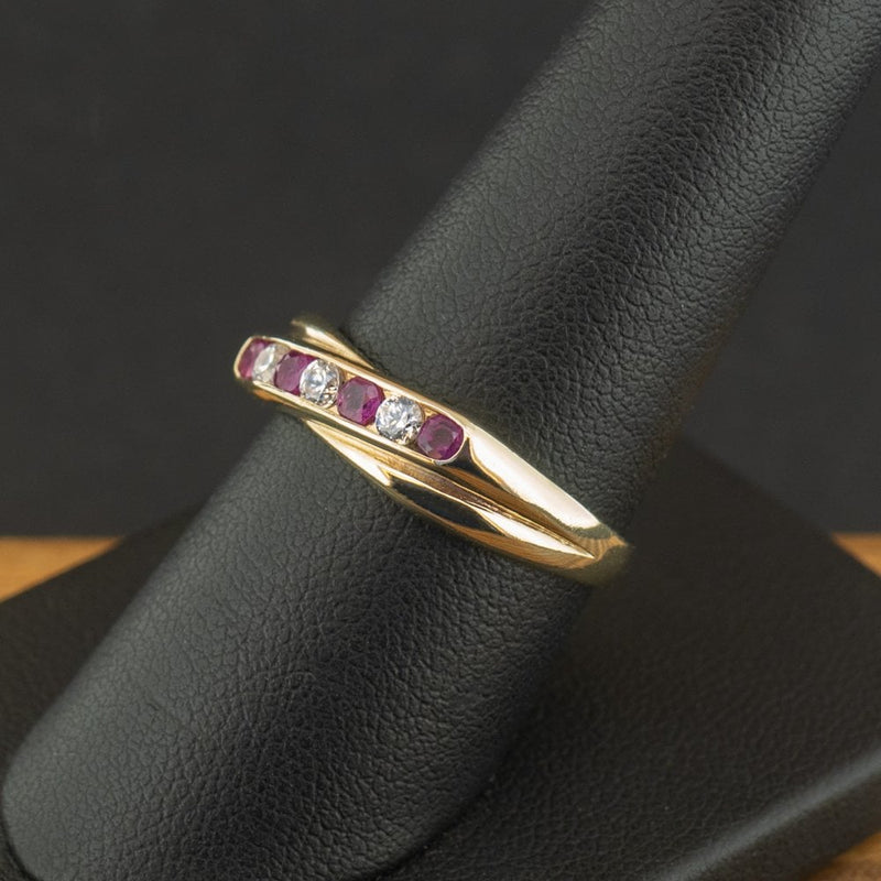 9ct Yellow Gold Red Stone and Cubic Zirconia Ring Size Q 2.8g