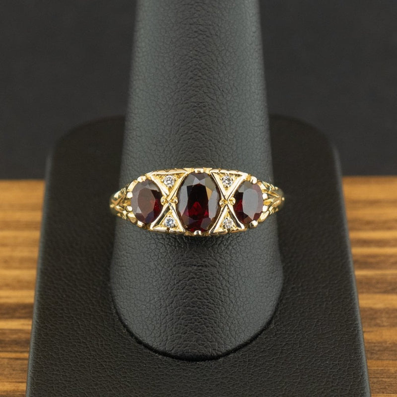 9ct Yellow Gold Garnet and Diamond Ring Size U 4.2g