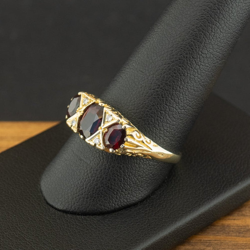 9ct Yellow Gold Garnet and Diamond Ring Size U 4.2g