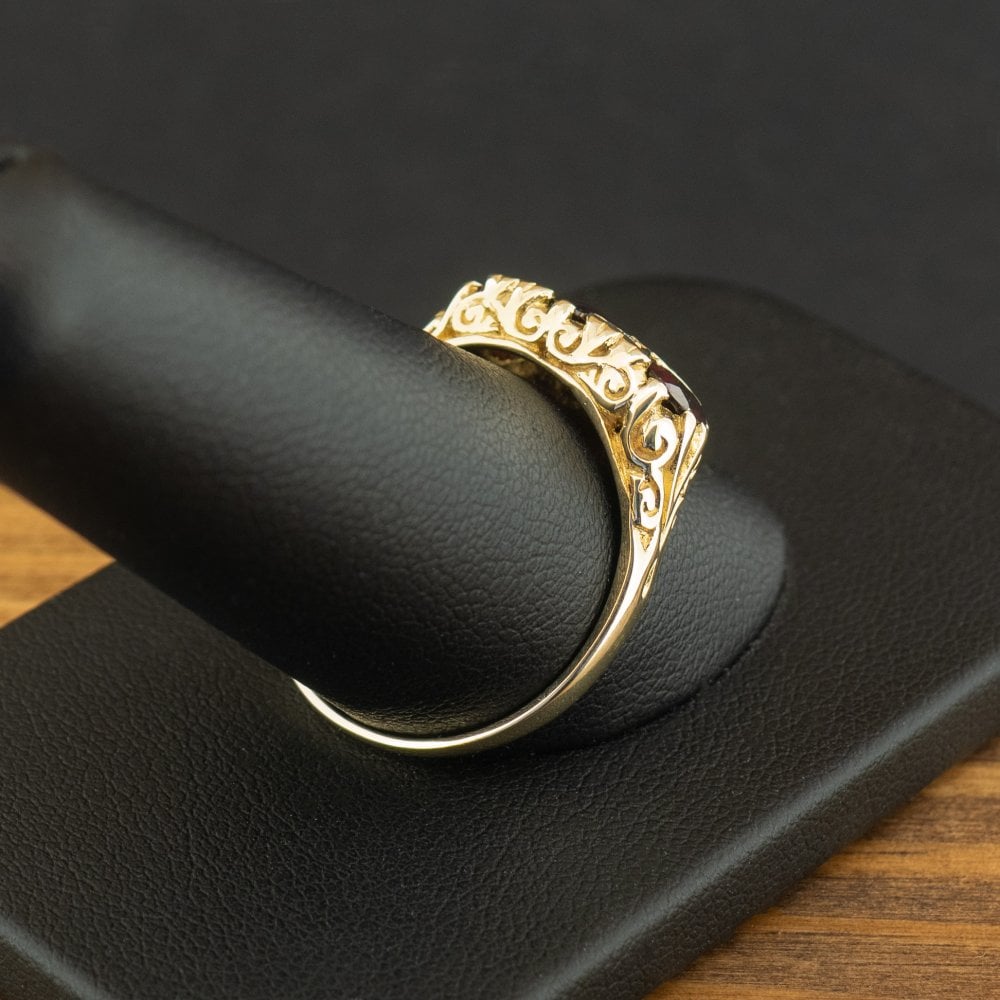 9ct Yellow Gold Garnet and Diamond Ring Size U 4.2g