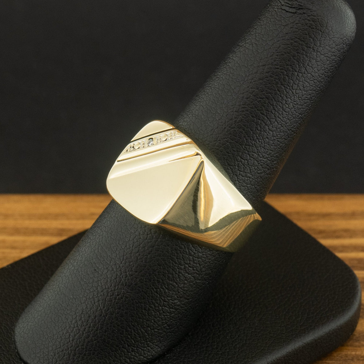 9ct Yellow Gold Diamond Signet Ring Size P 4.4g