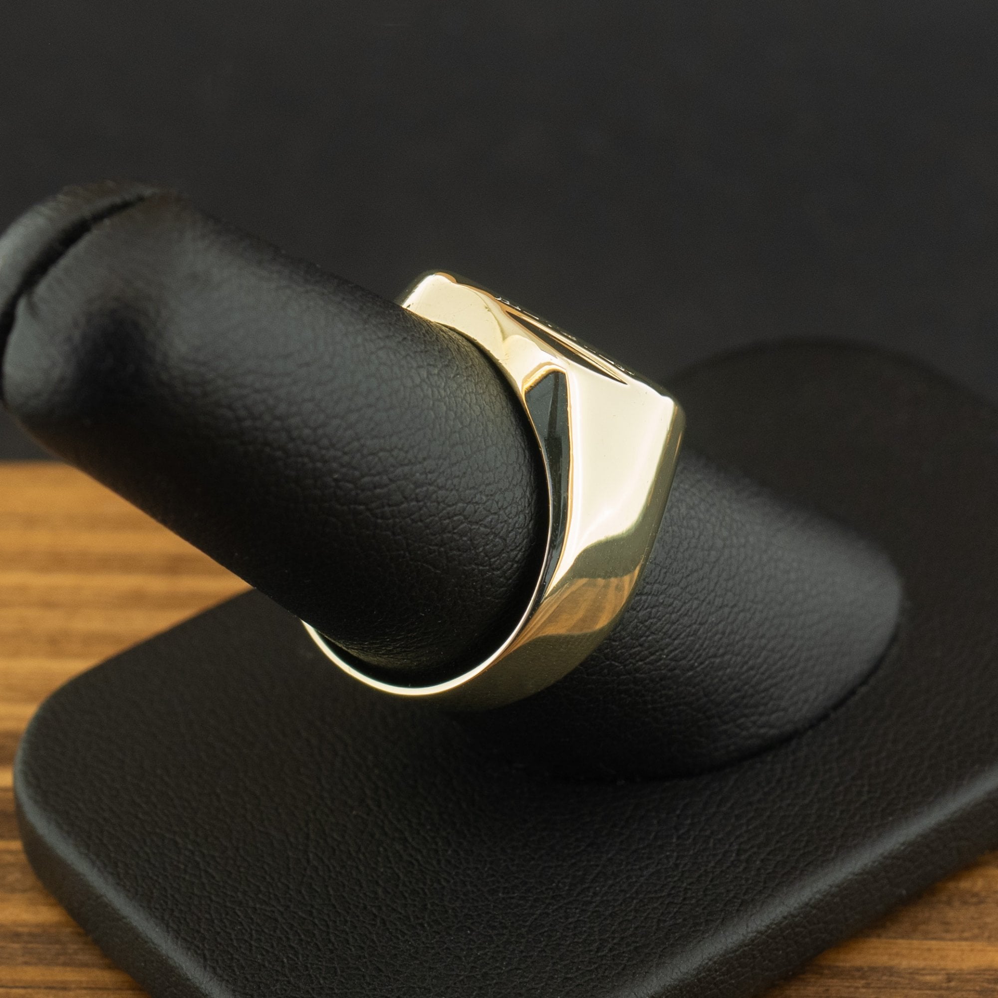 9ct Yellow Gold Diamond Signet Ring Size P 4.4g