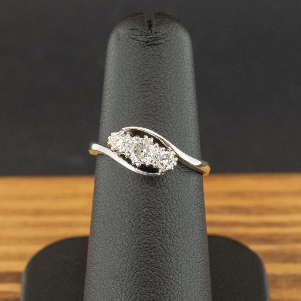 18ct Yellow Gold and Platinum Diamond Trilogy Ring Size K 2.6g