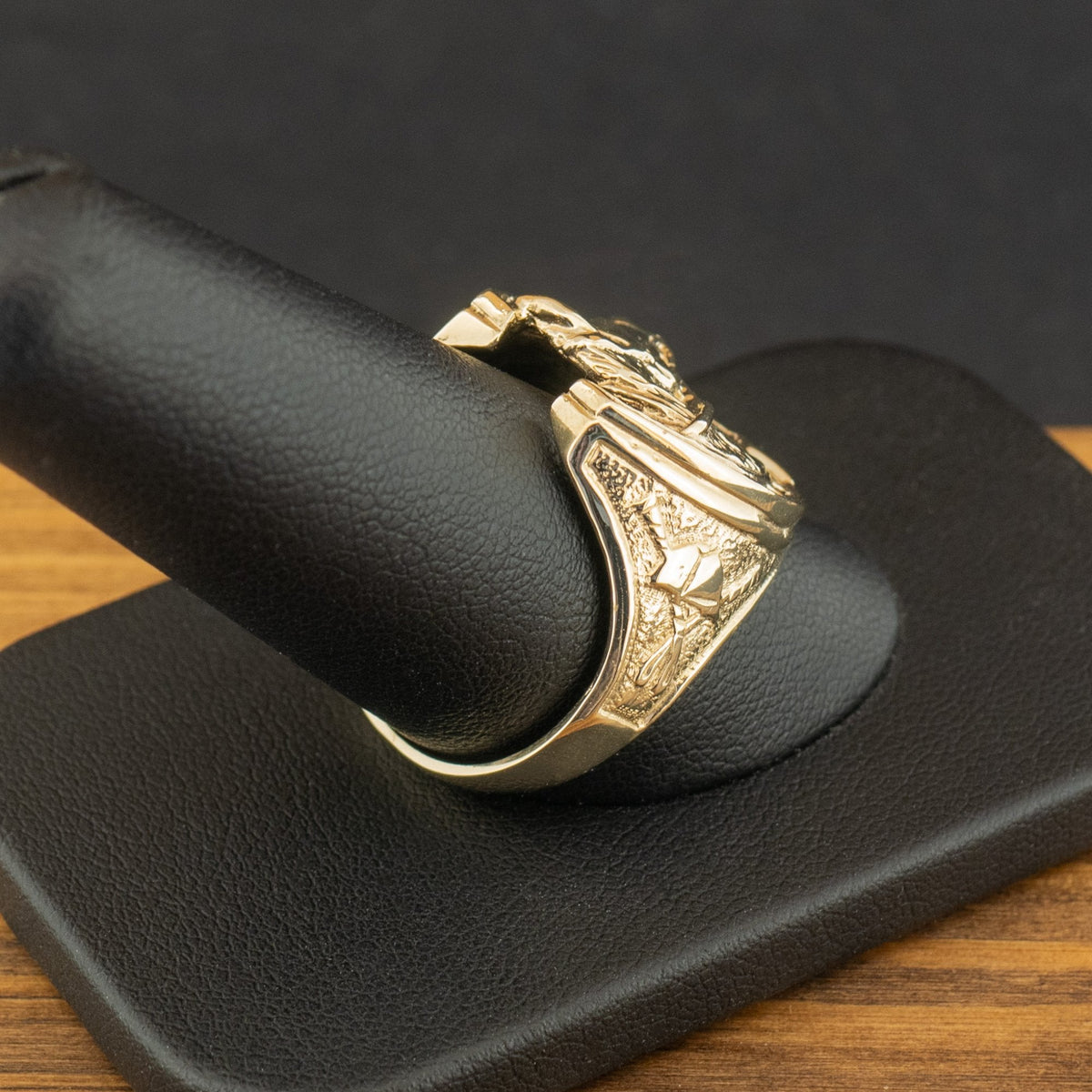 9ct Yellow Gold Horse Shoe Ring Size U 8.7g