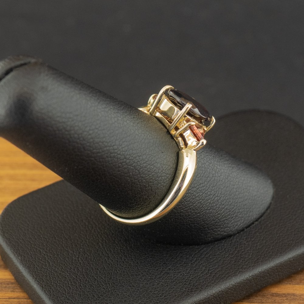 9ct Yellow Gold Garnet Trilogy Ring Size Q 3.3g