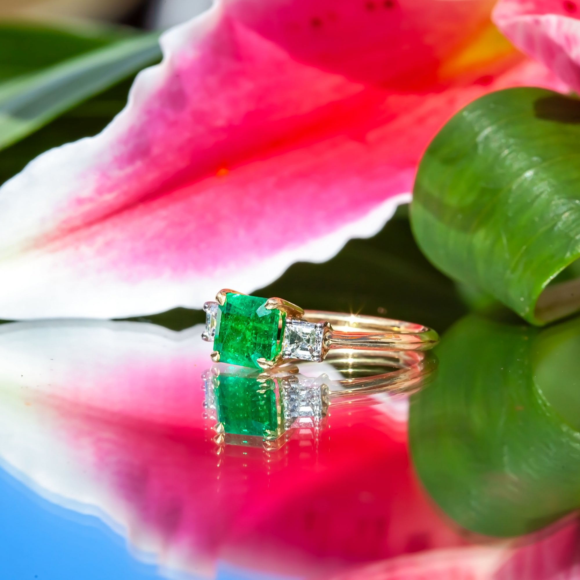 18ct Yellow Gold 1.5ct Zambian Emerald and 0.61ct Diamond Trilogy Ring Size M 3.6g