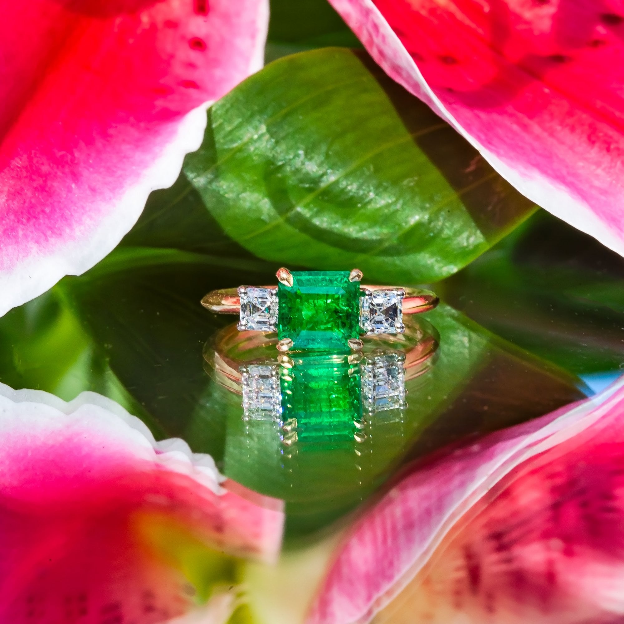 18ct Yellow Gold 1.5ct Zambian Emerald and 0.61ct Diamond Trilogy Ring Size M 3.6g