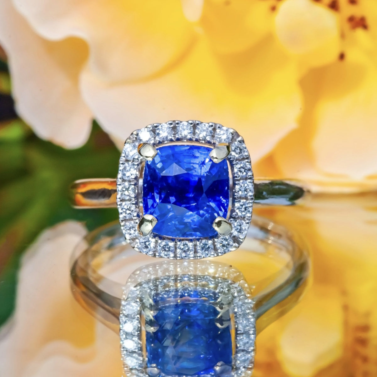 3.01ct Certified Cornflower Blue Sapphire & 0.24ct Diamond 18ct White Gold Ring