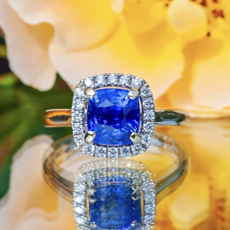 3.01ct Certified Cornflower Blue Sapphire & 0.24ct Diamond 18ct White Gold Ring