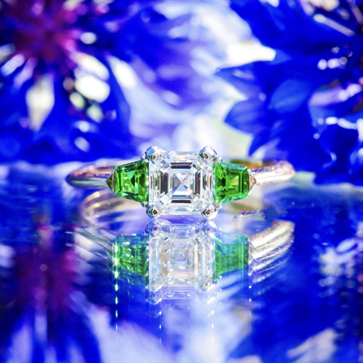 18ct Yellow Gold 0.91ct E/VS2 Diamond & Tsavorite Trilogy Ring Size L 2.9g