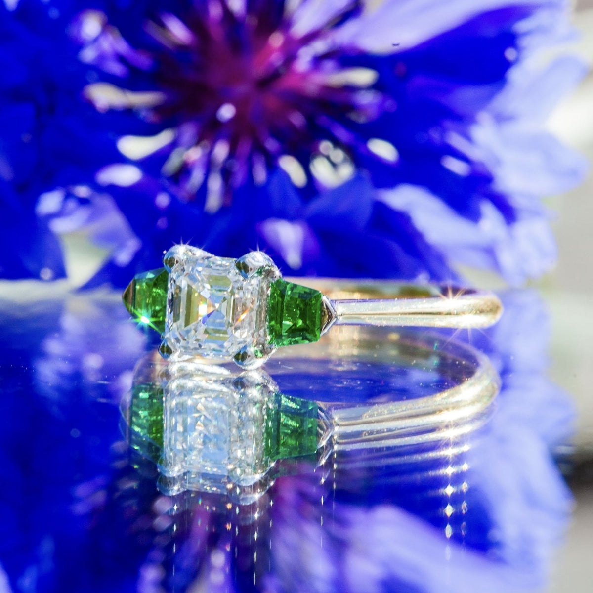 18ct Yellow Gold 0.91ct E/VS2 Diamond & Tsavorite Trilogy Ring Size L 2.9g