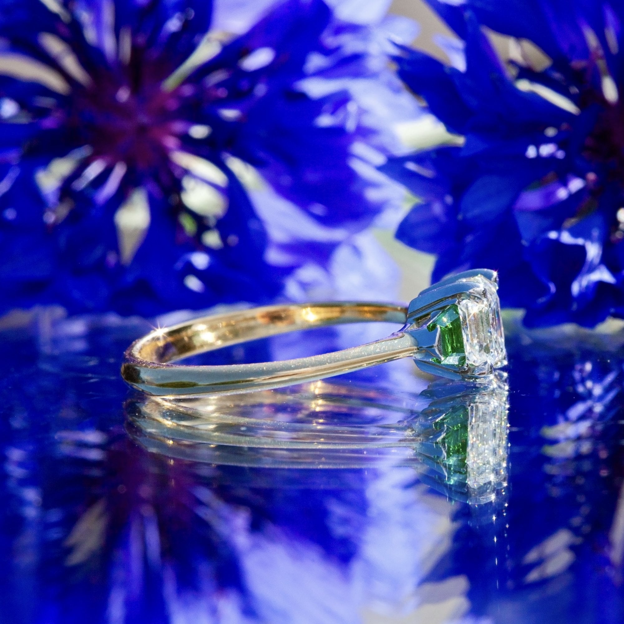 18ct Yellow Gold 0.91ct E/VS2 Diamond & Tsavorite Trilogy Ring Size L 2.9g
