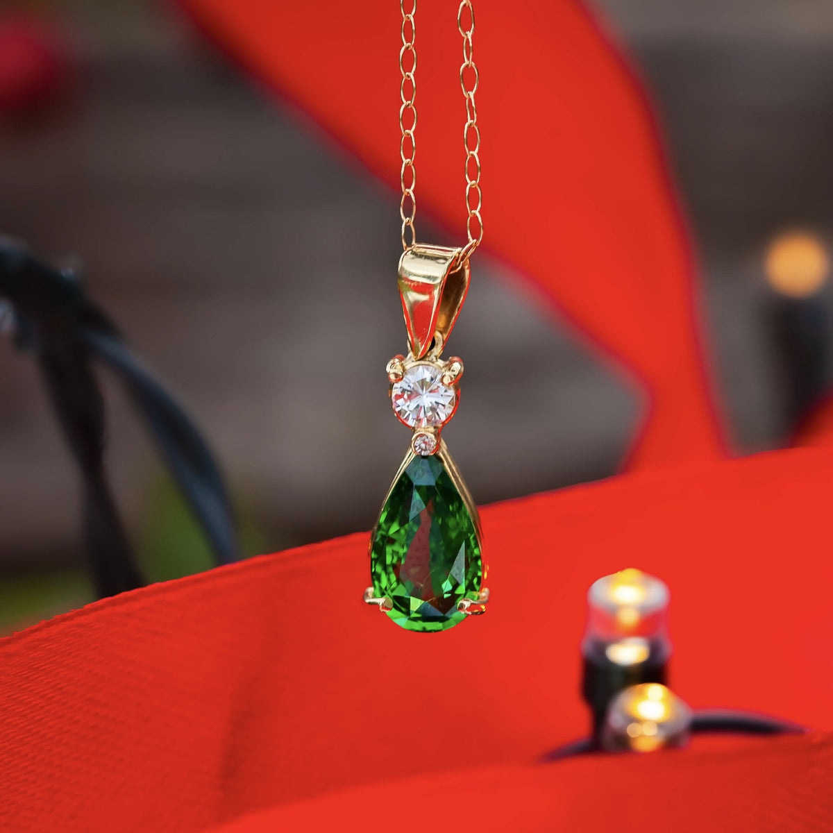 18ct Yellow Gold 1.77ct Tsavorite Garnet and 0.20ct Diamond 16 inch Pendant Necklace 2.3g