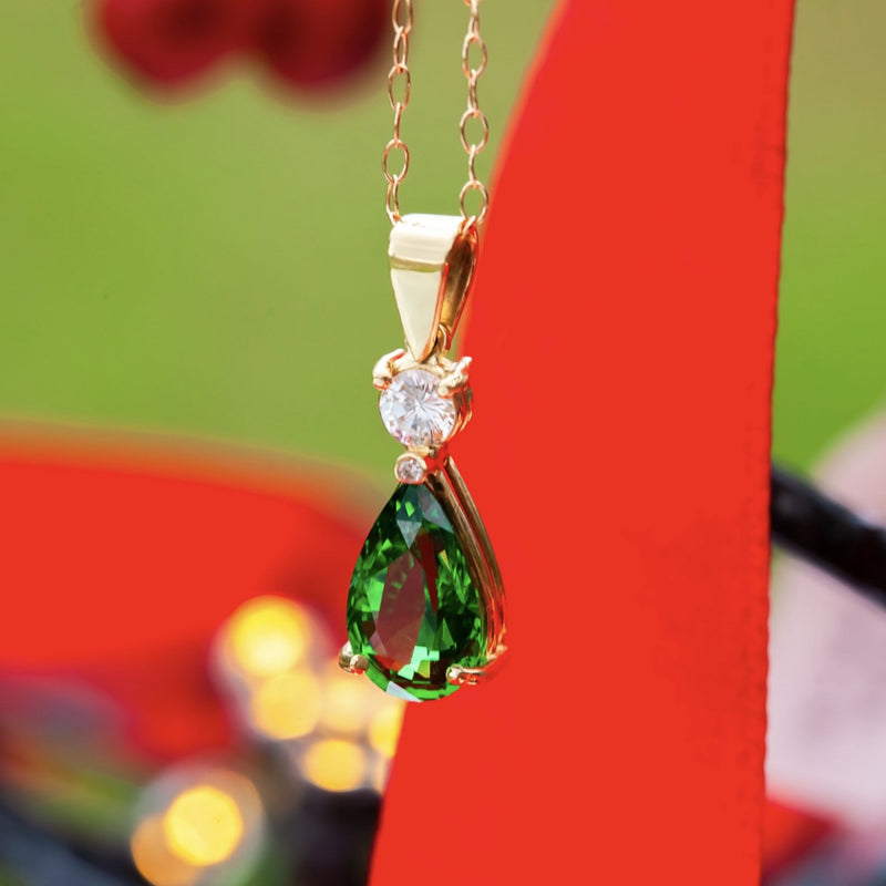 18ct Yellow Gold 1.77ct Tsavorite Garnet and 0.20ct Diamond 16 inch Pendant Necklace 2.3g