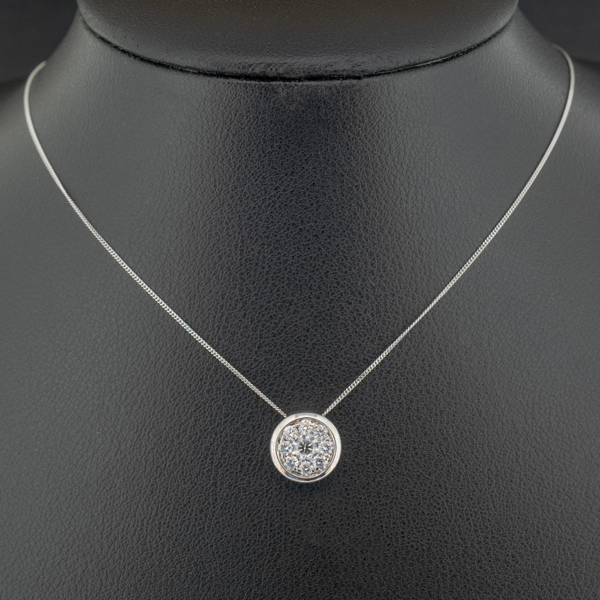 18ct White Gold 0.5ct Diamond Cluster Pendant Neckalce 3g
