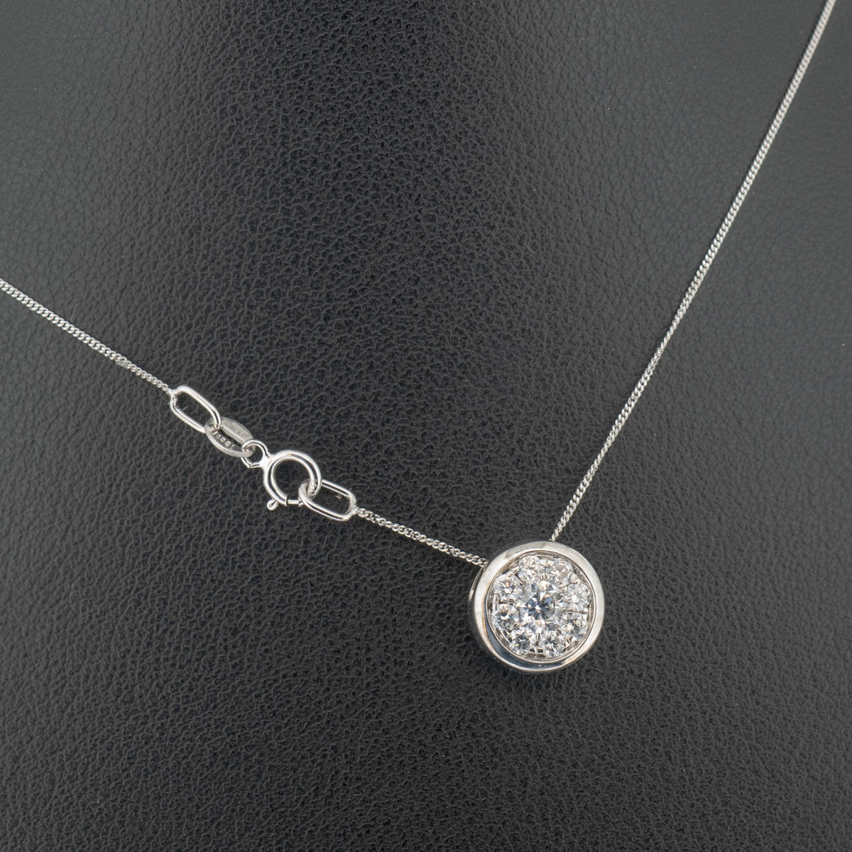 18ct White Gold 0.5ct Diamond Cluster Pendant Neckalce 3g