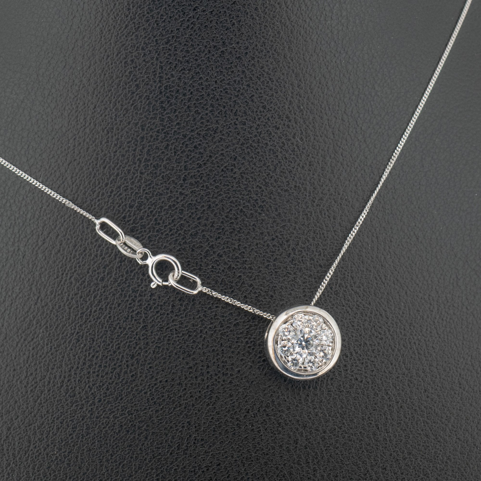 18ct White Gold 0.5ct Diamond Cluster Pendant Neckalce 3g