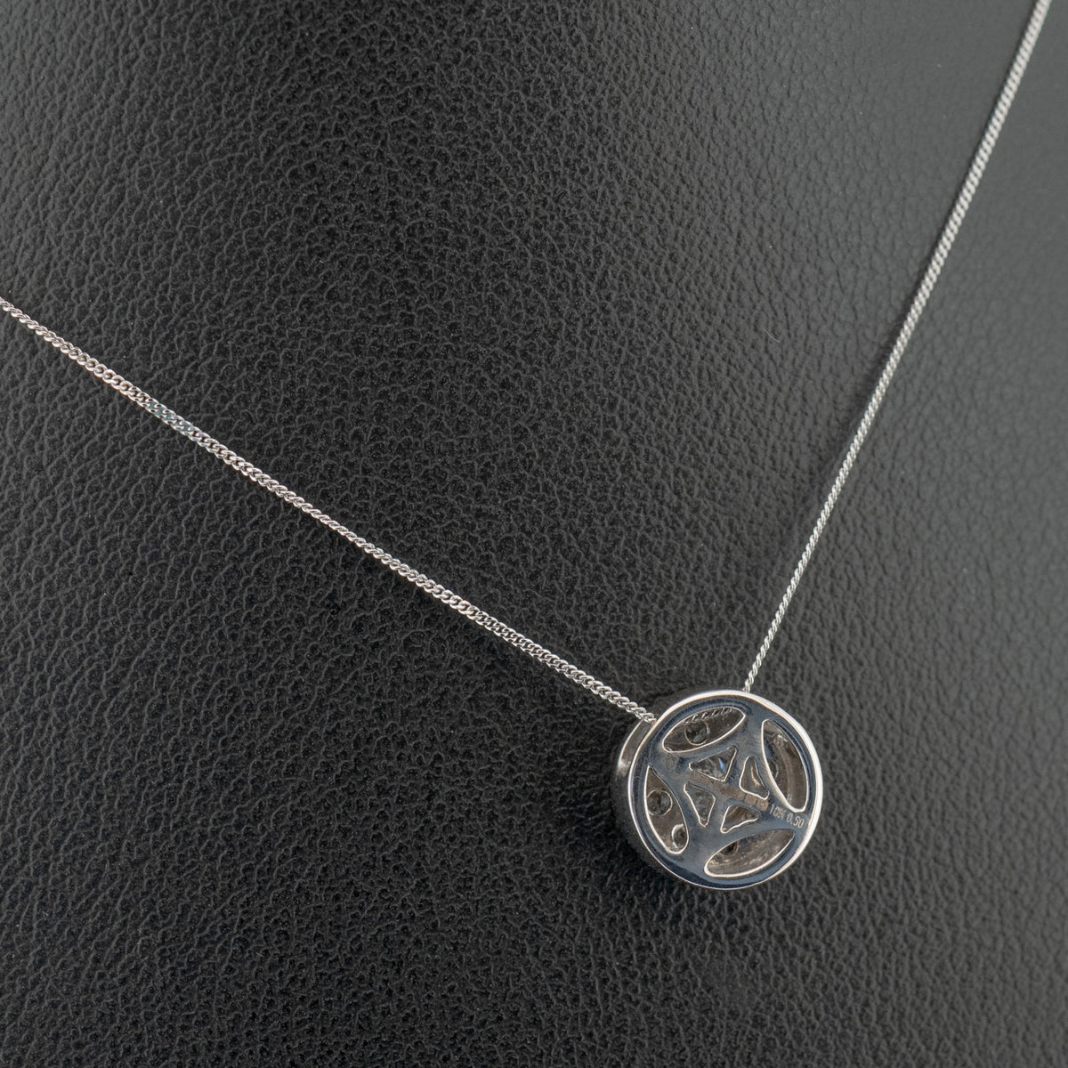 18ct White Gold 0.5ct Diamond Cluster Pendant Neckalce 3g