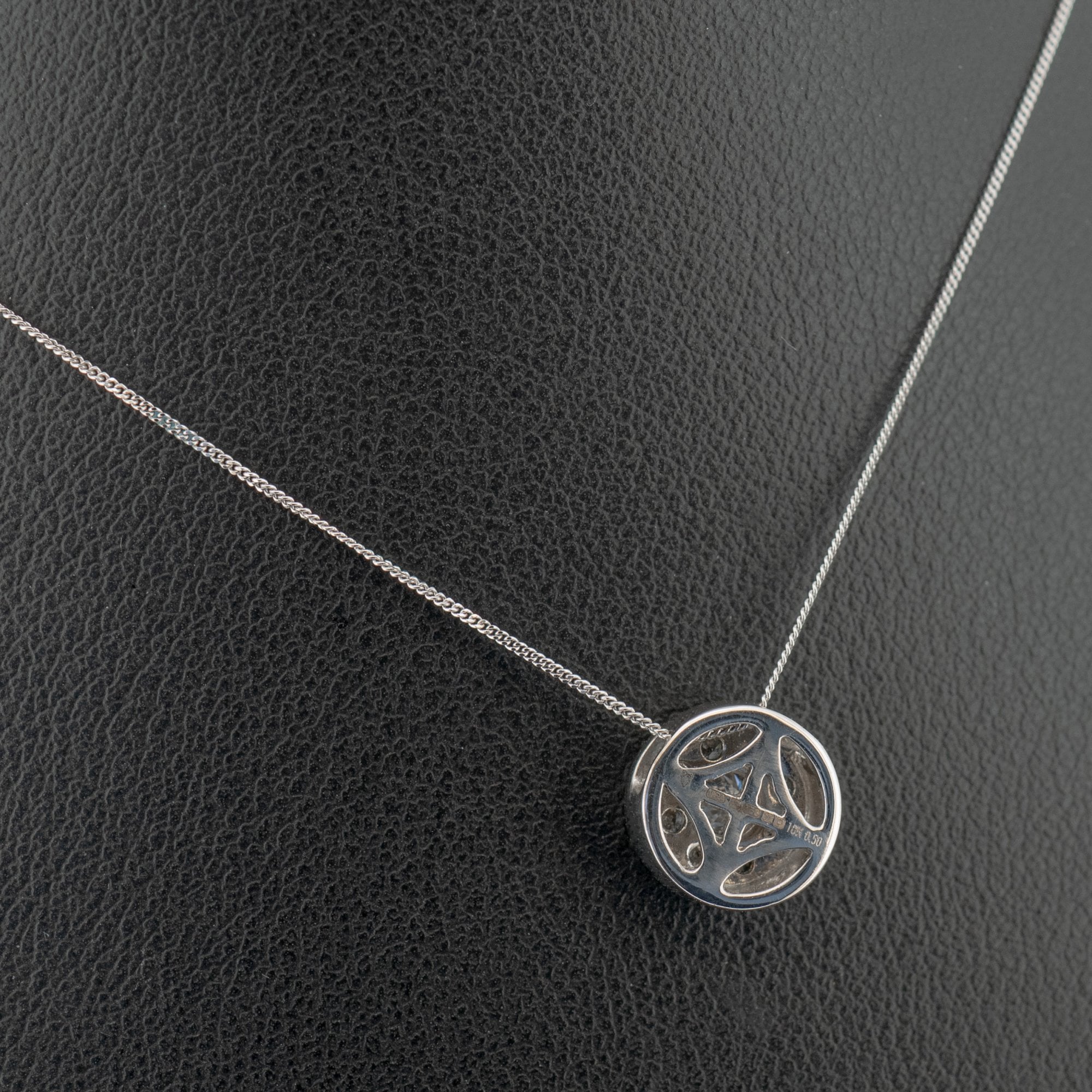 18ct White Gold 0.5ct Diamond Cluster Pendant Neckalce 3g