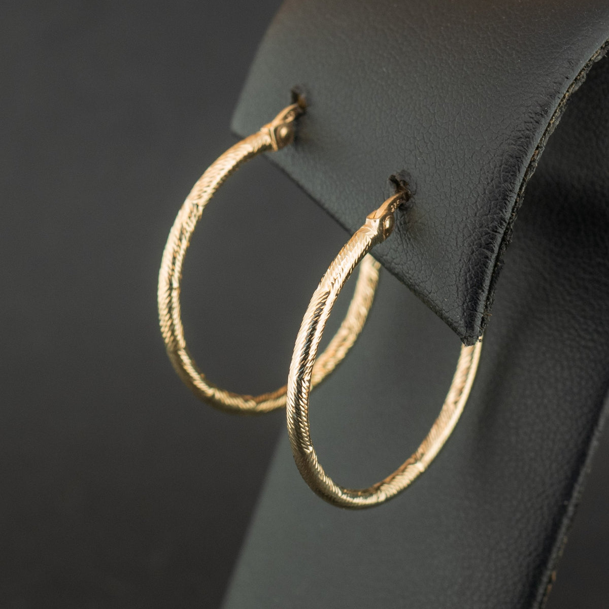 9ct Yellow Gold 28mm Diamond Cut Hoop Earrings 2.7g