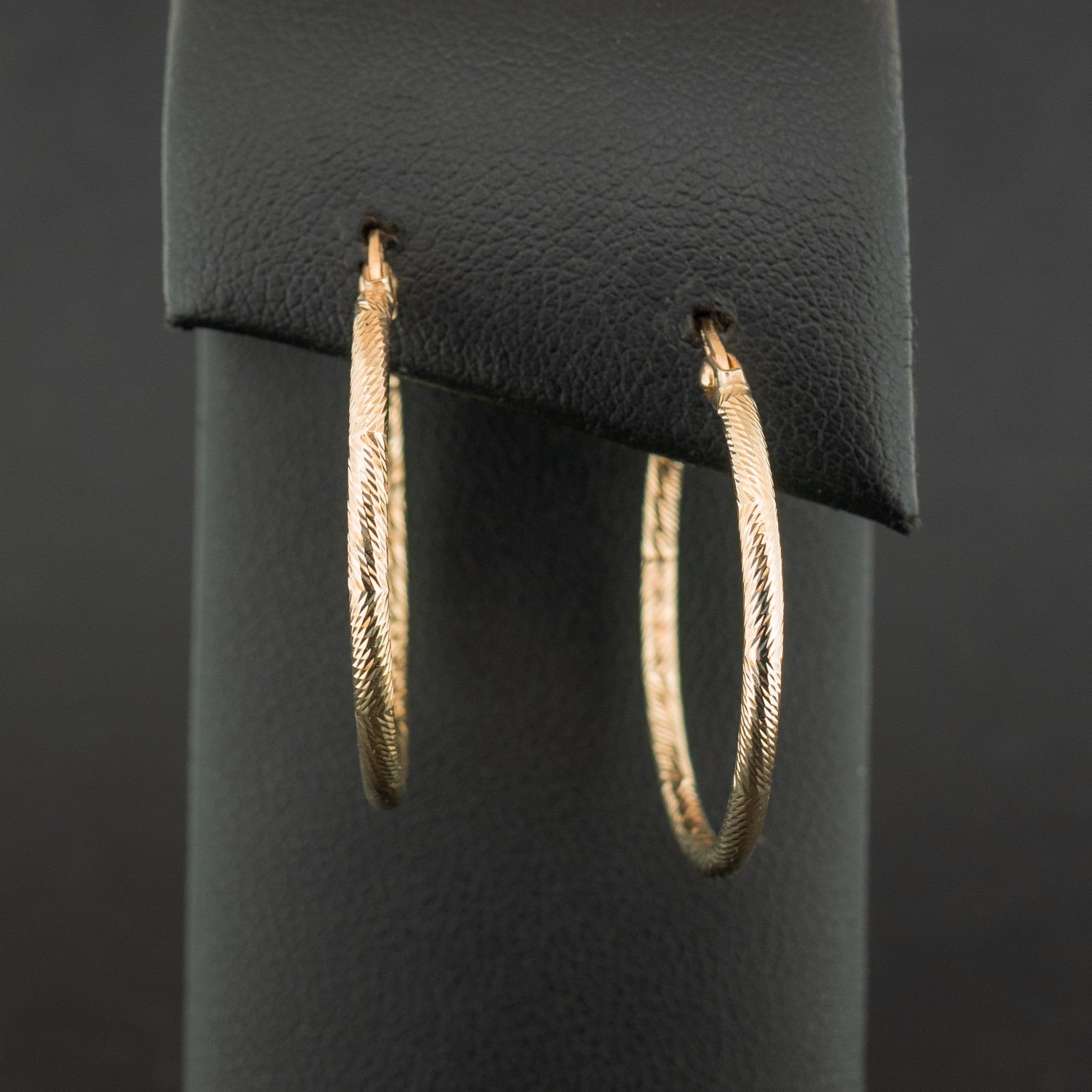 9ct Yellow Gold 28mm Diamond Cut Hoop Earrings 2.7g