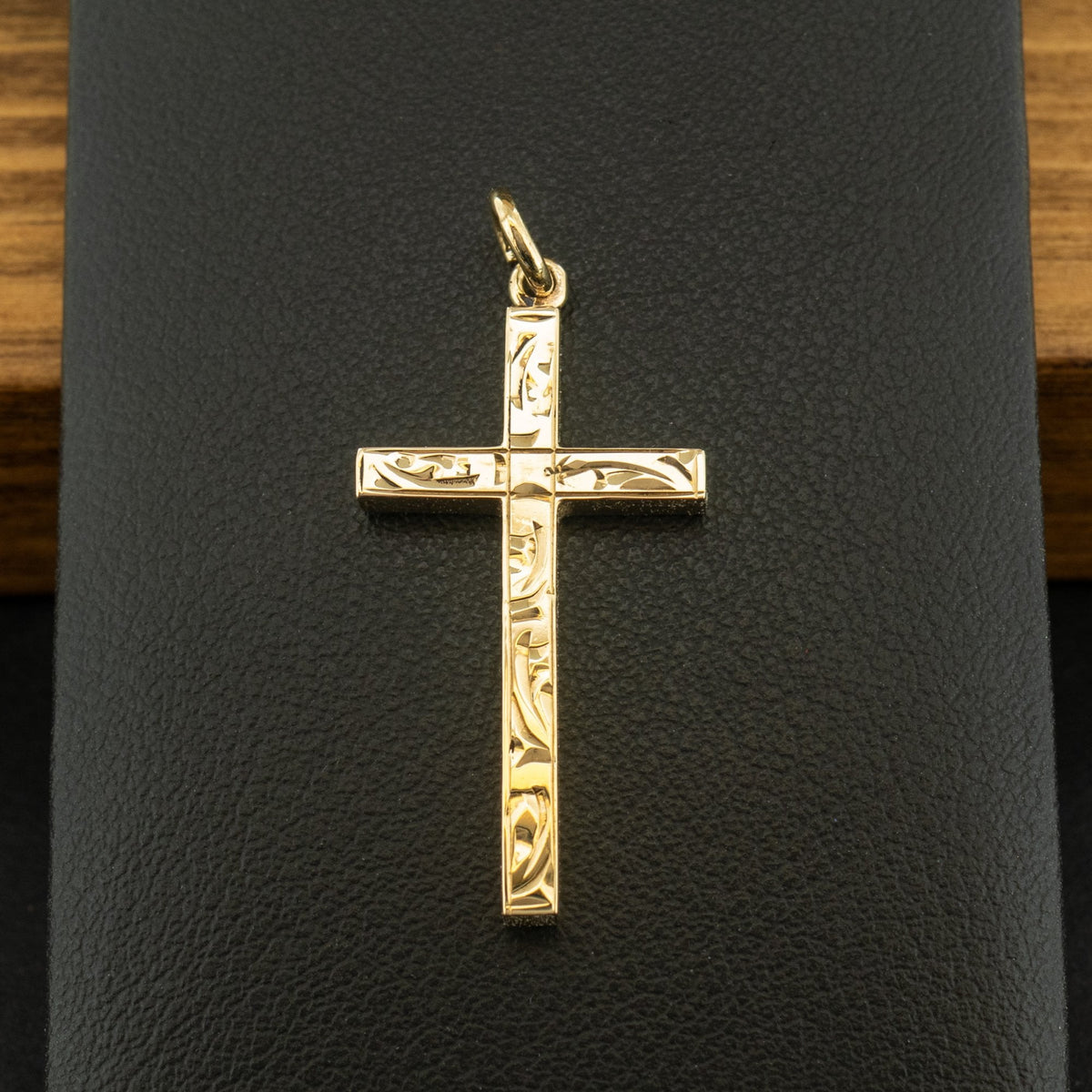 9ct Yellow Gold Patterned Cross Pendant 3.1g