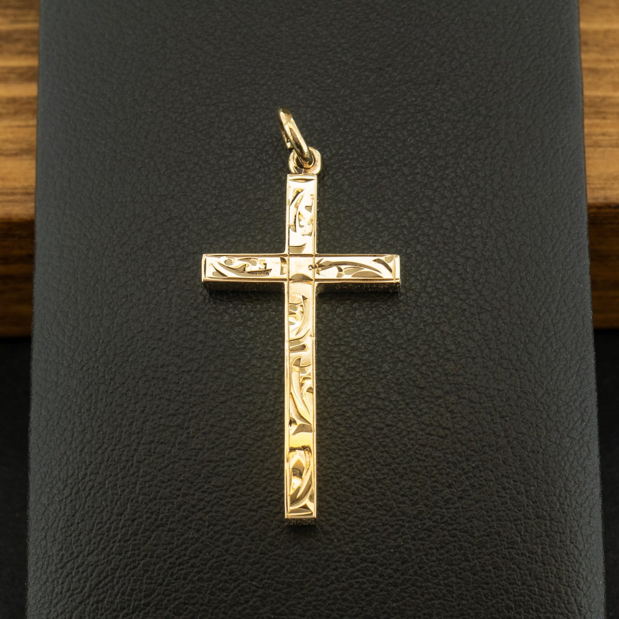 9ct Yellow Gold Patterned Cross Pendant 3.1g