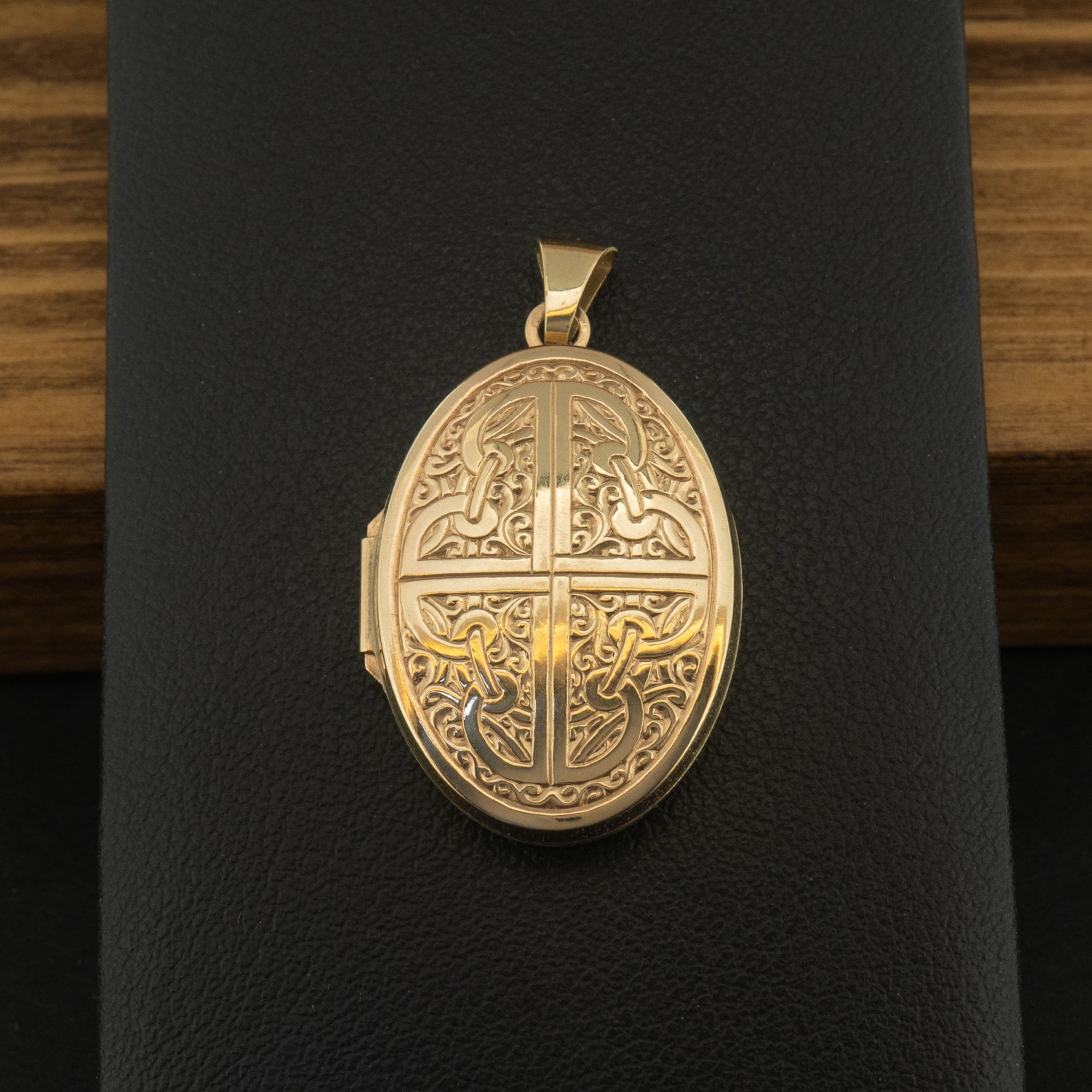 9ct Yellow Gold Celtic Patterned Locket Pendant 3.4g