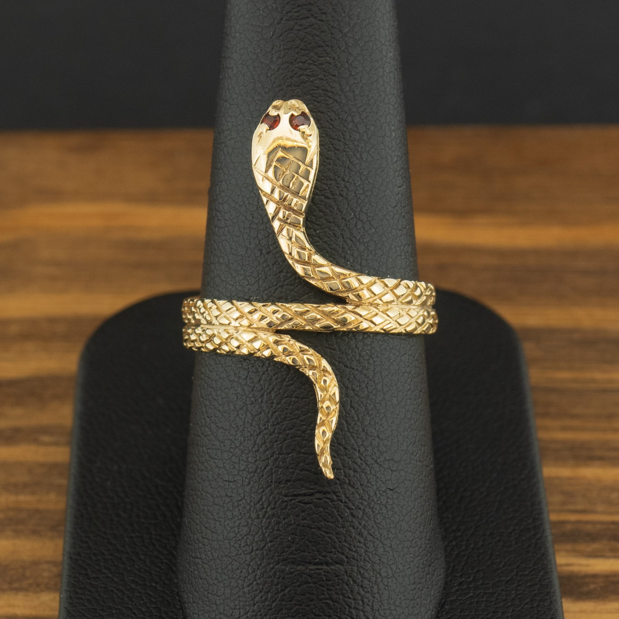9ct Yellow Gold Garnet Snake Ring Size P 3.8g