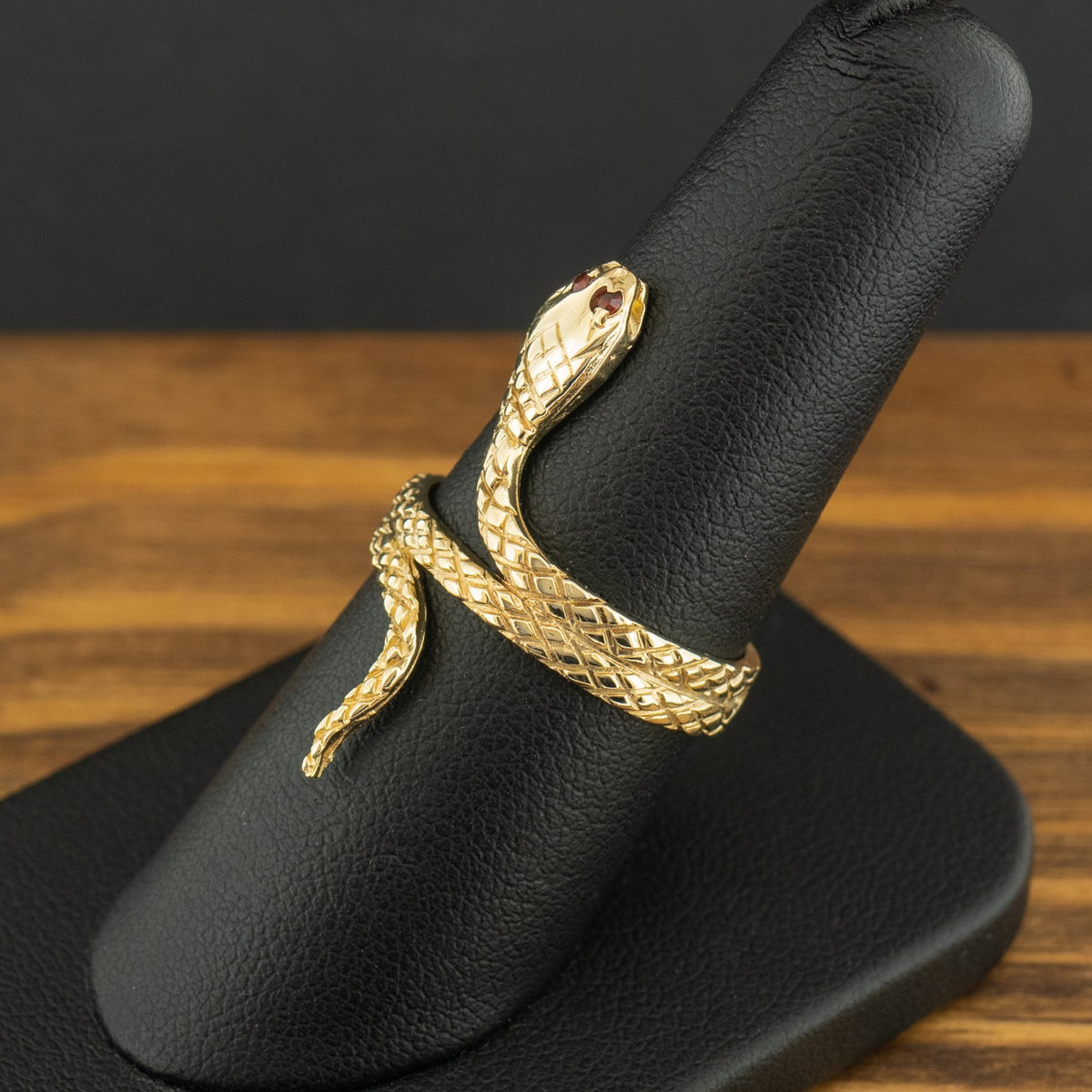 9ct Yellow Gold Garnet Snake Ring Size P 3.8g