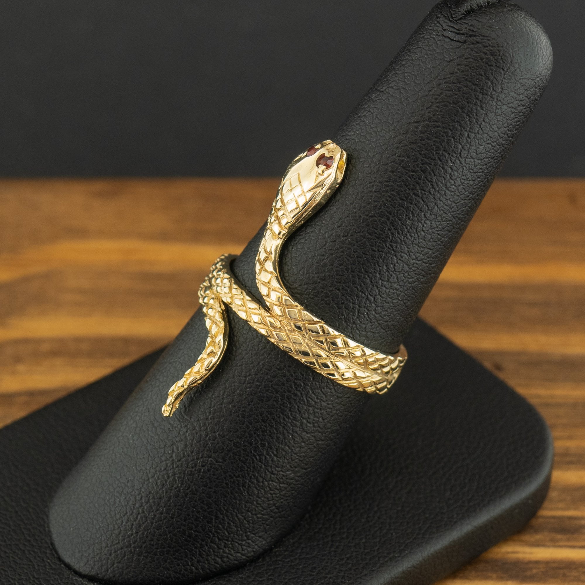 9ct Yellow Gold Garnet Snake Ring Size P 3.8g