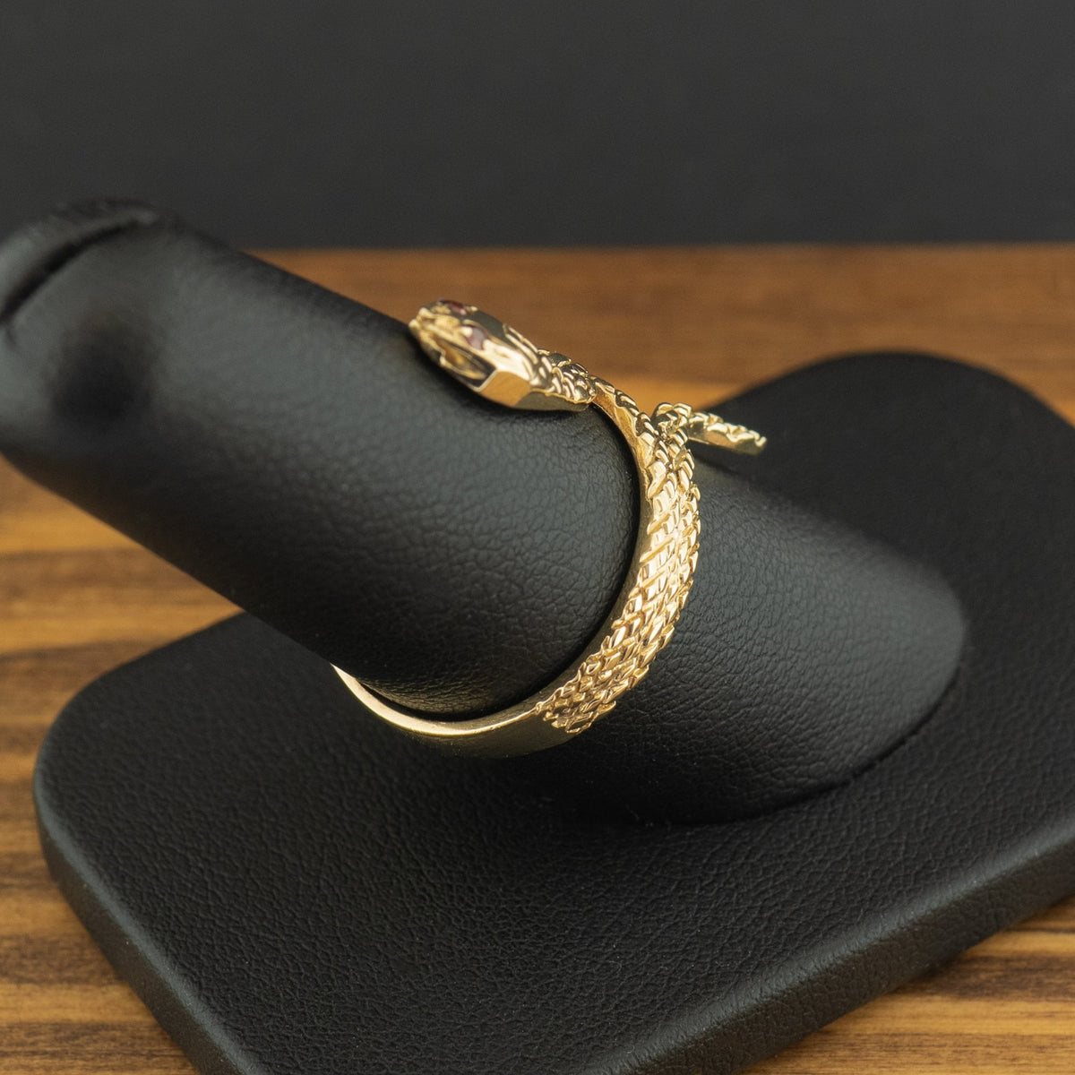 9ct Yellow Gold Garnet Snake Ring Size P 3.8g