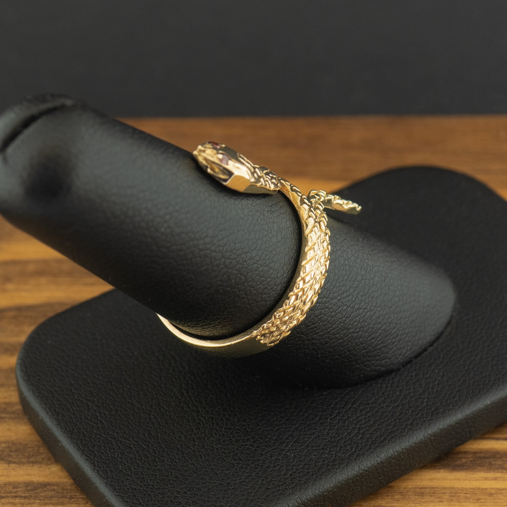 9ct Yellow Gold Garnet Snake Ring Size P 3.8g