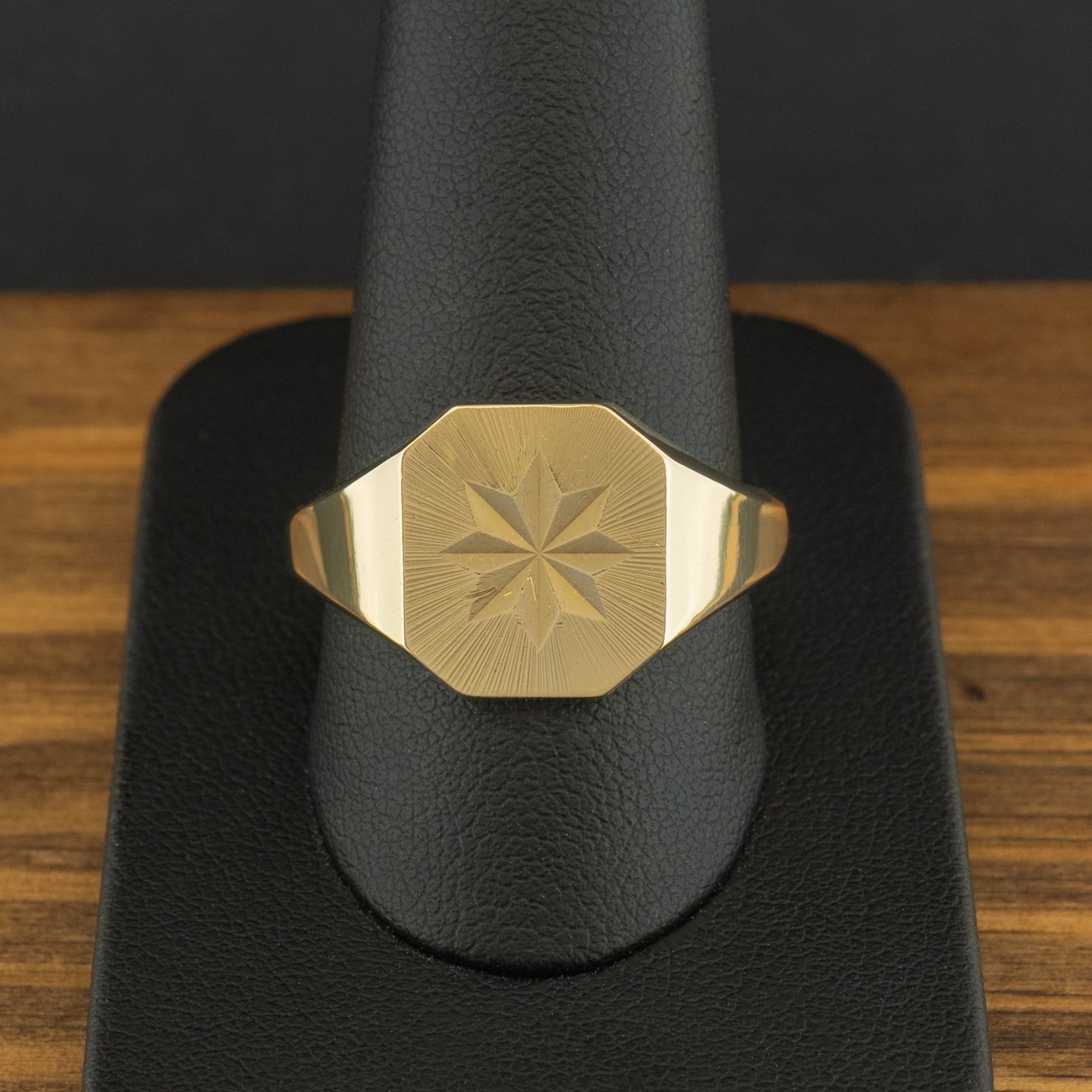 9ct Yellow Gold Star Octagon Signet Ring Size W 7.4g