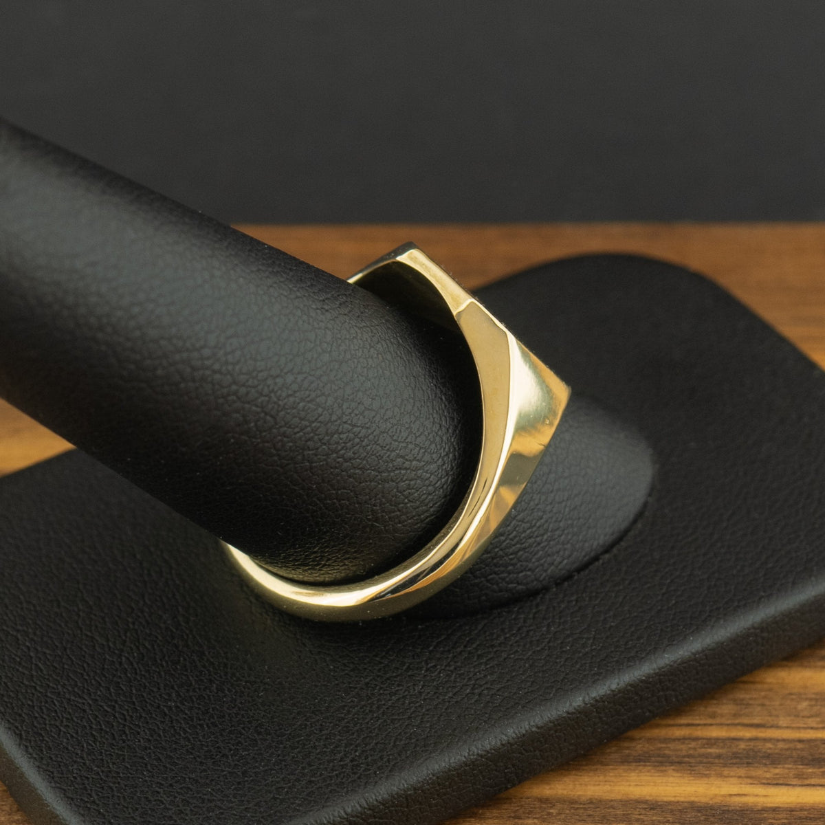 9ct Yellow Gold Star Octagon Signet Ring Size W 7.4g