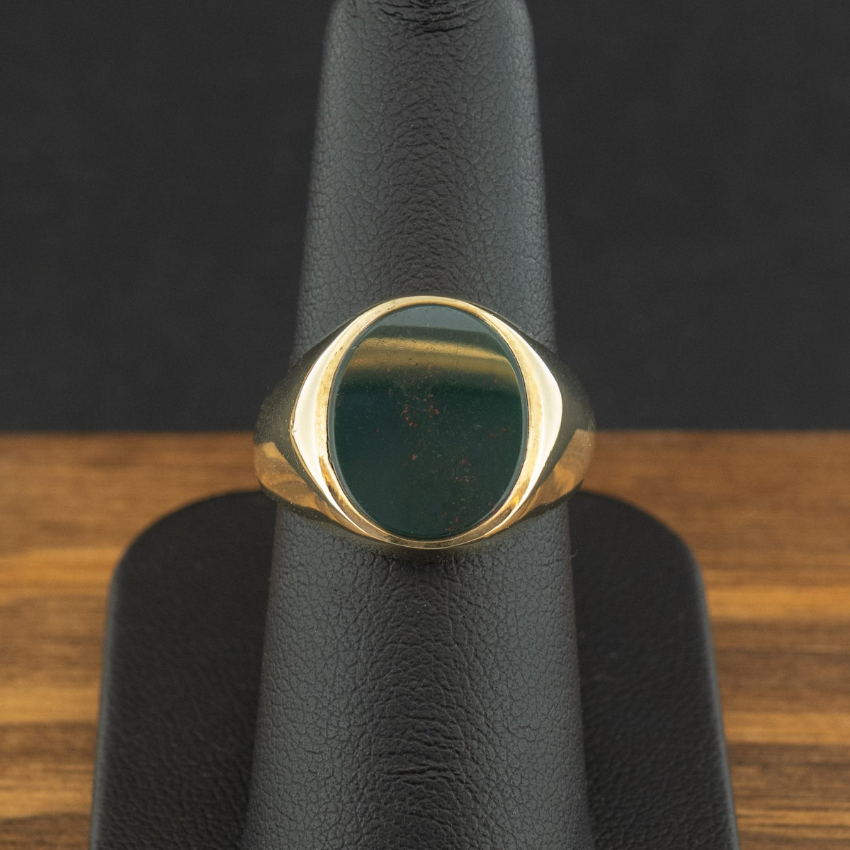 9ct Yellow Gold Bloodstone Signet Ring Size N 8.8g