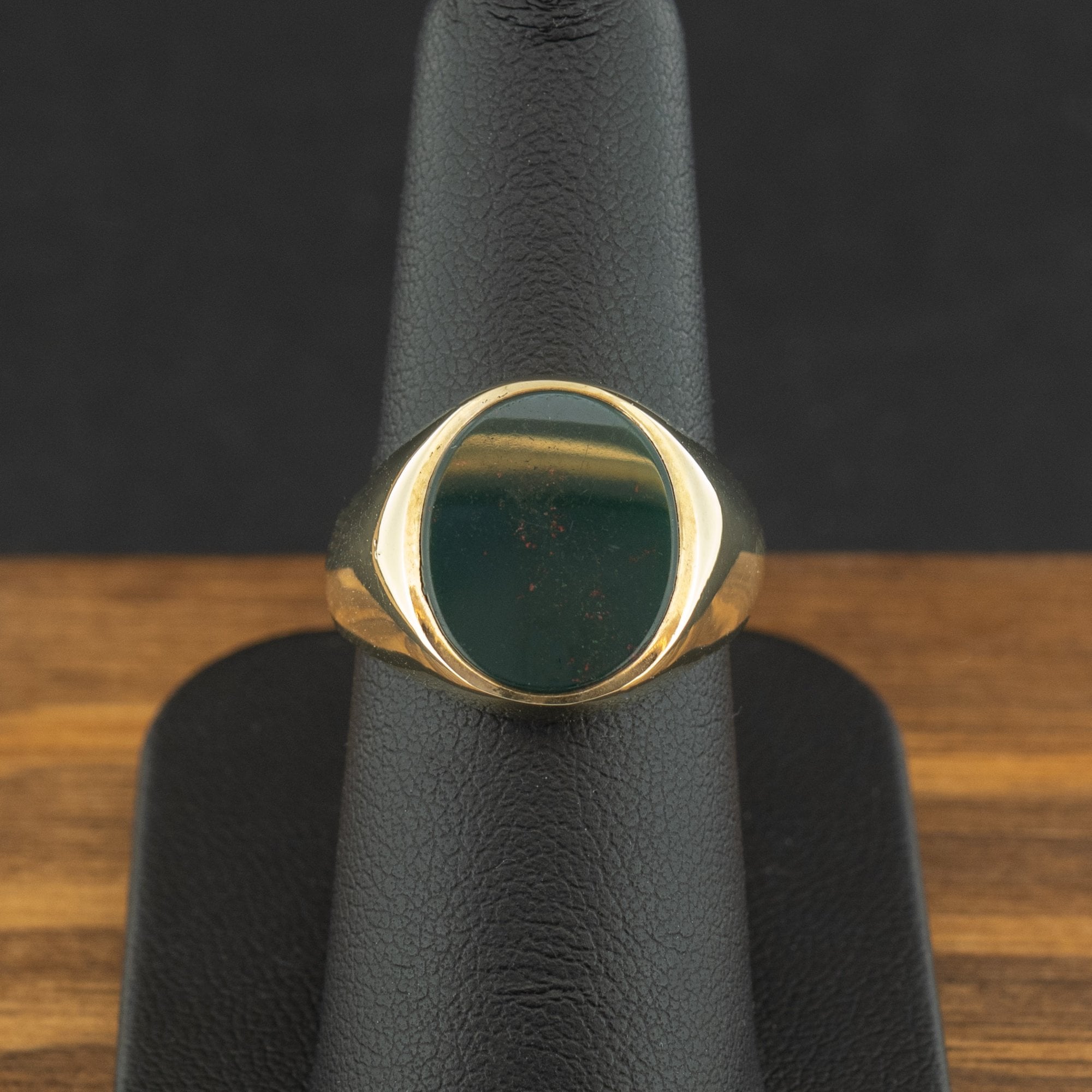 9ct Yellow Gold Bloodstone Signet Ring Size N 8.8g