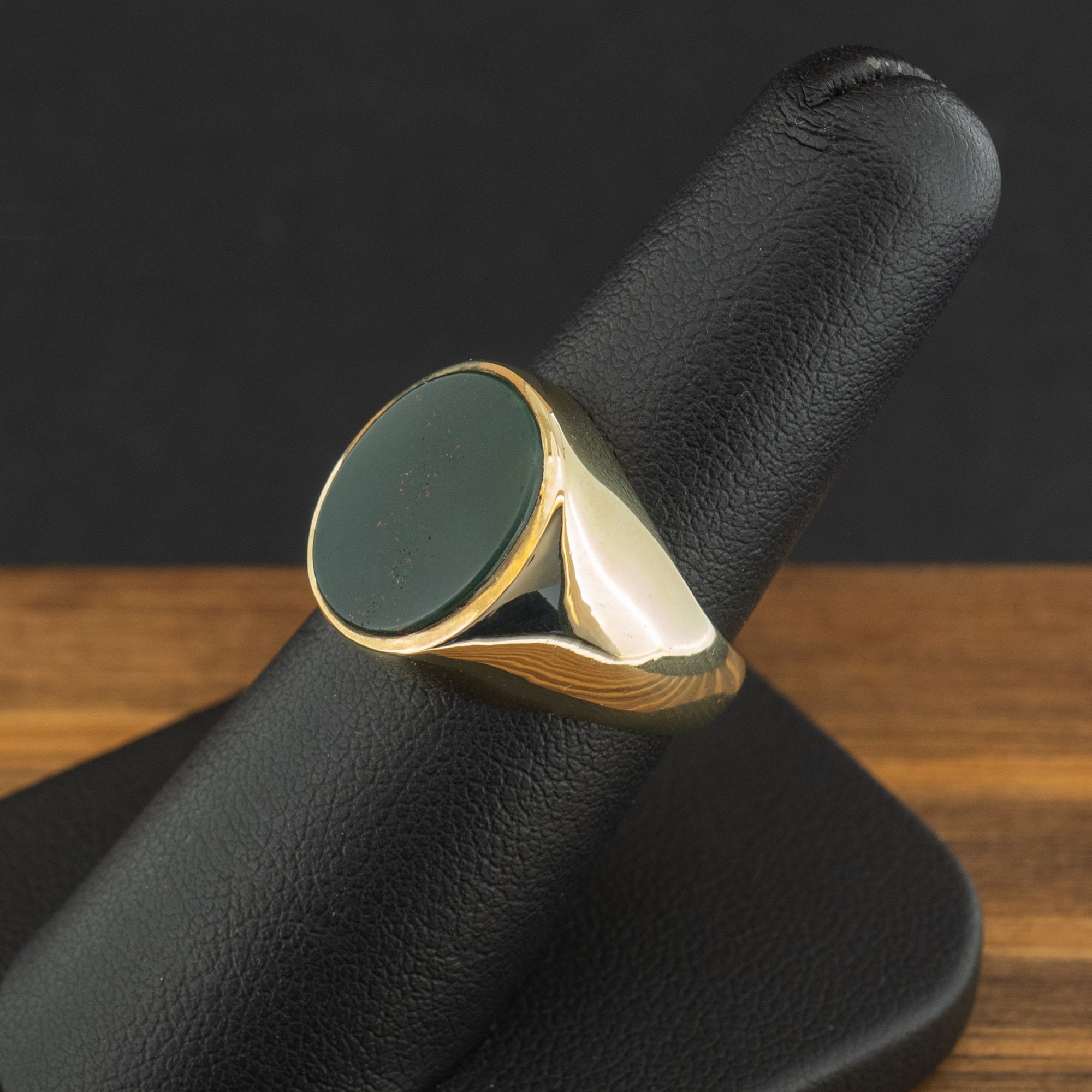9ct Yellow Gold Bloodstone Signet Ring Size N 8.8g