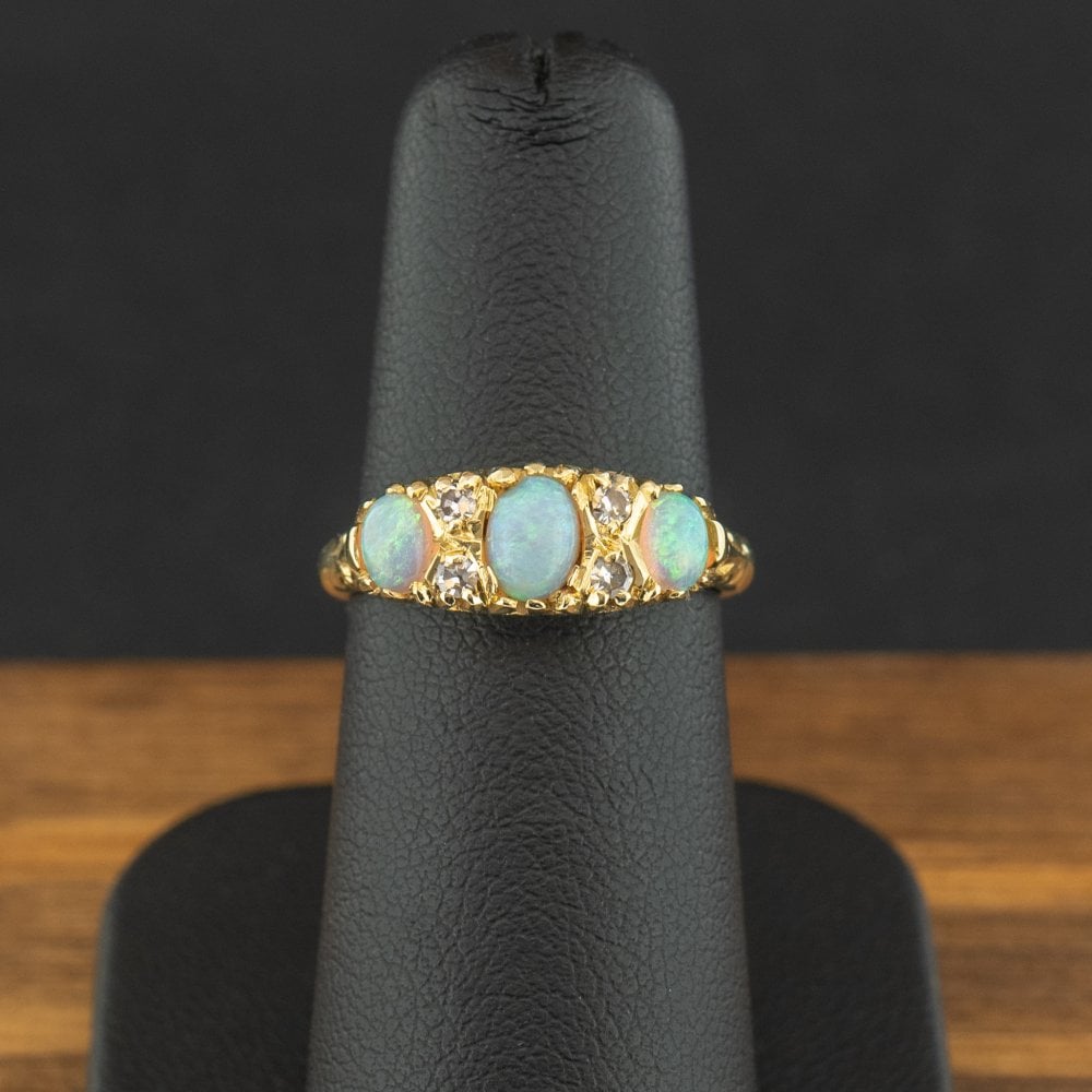 18ct Yellow Gold Opal and Diamond Ring Size J 1/2 4.7g