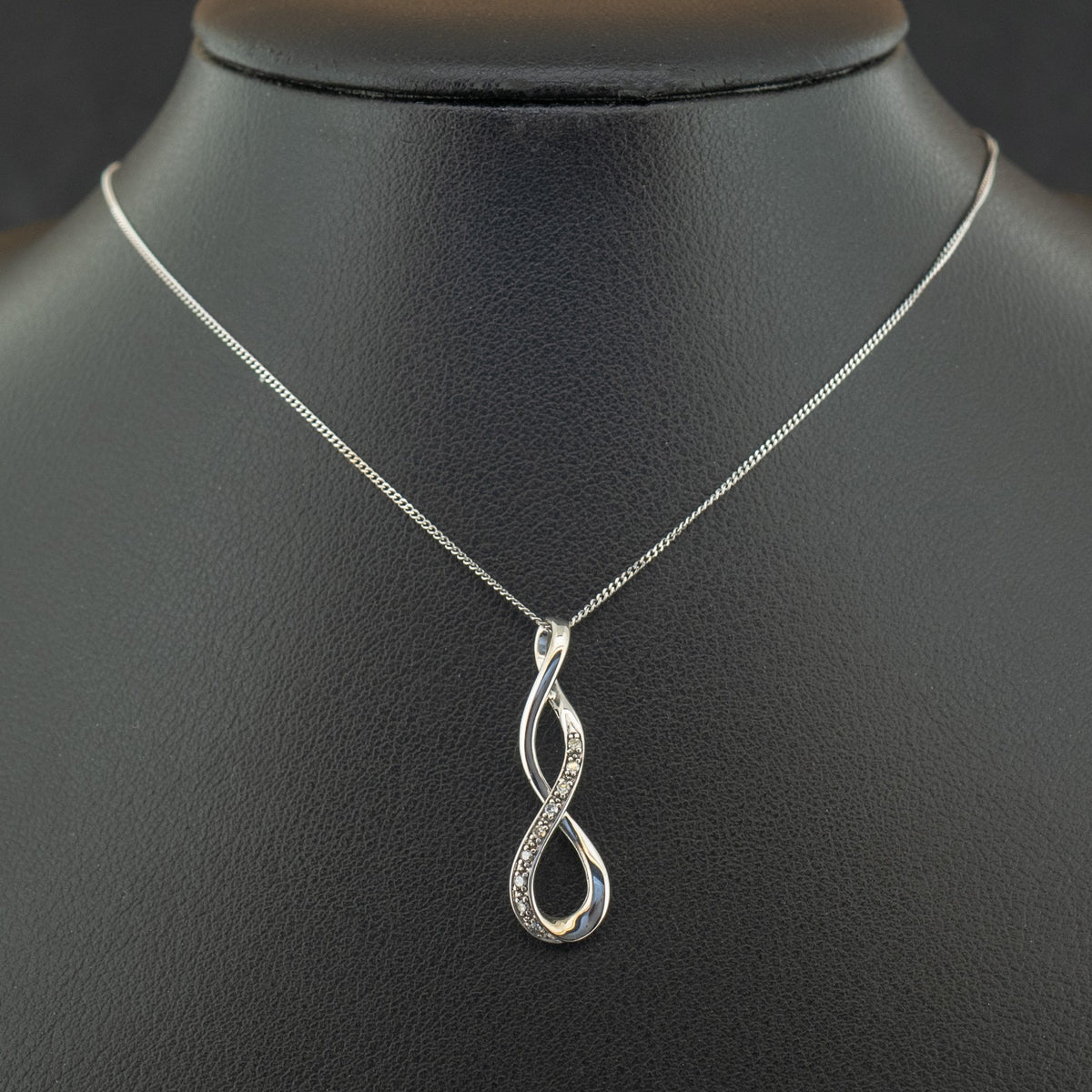 9ct White Gold Diamond Twist Pendant 18 Inch Necklace 1.6g
