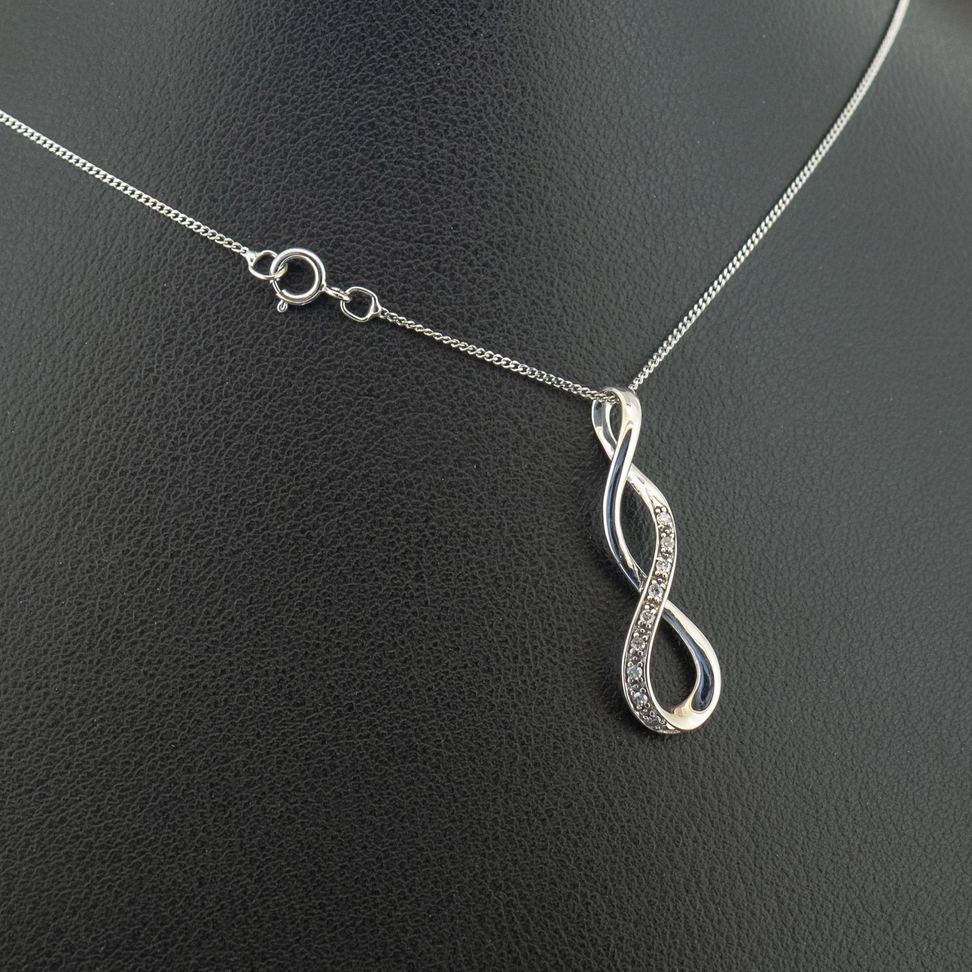 9ct White Gold Diamond Twist Pendant 18 Inch Necklace 1.6g