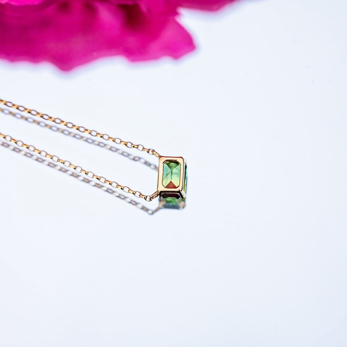 18ct Yellow Gold 1.07ct Green Sapphire East to West Necklace
